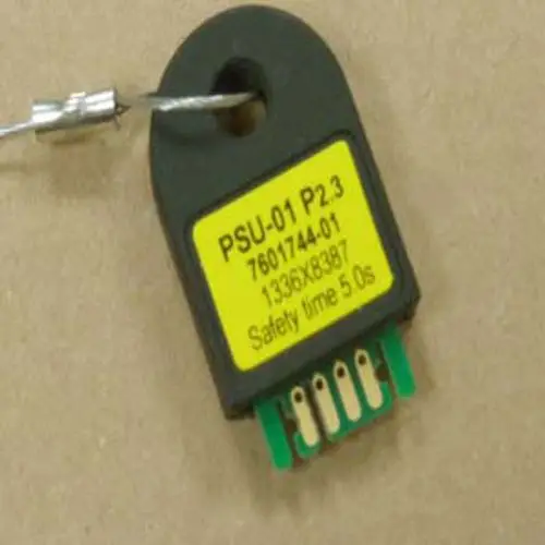 Platine mit mehreren Anschlussklemmen, geprägt mit "PSU-01 P2.3" und "Safety time 5.0s", hergestellt von Remeha. Erkennbare Steckverbindung zur Integration in Systeme.
